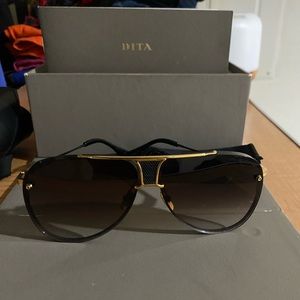 Dita decade two’s